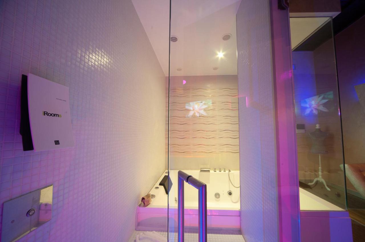Irooms Jacuzzi Pensión