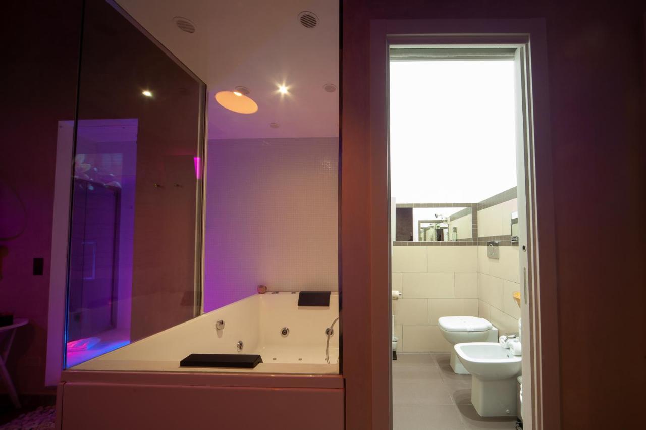 Casa de hóspedes Irooms Jacuzzi